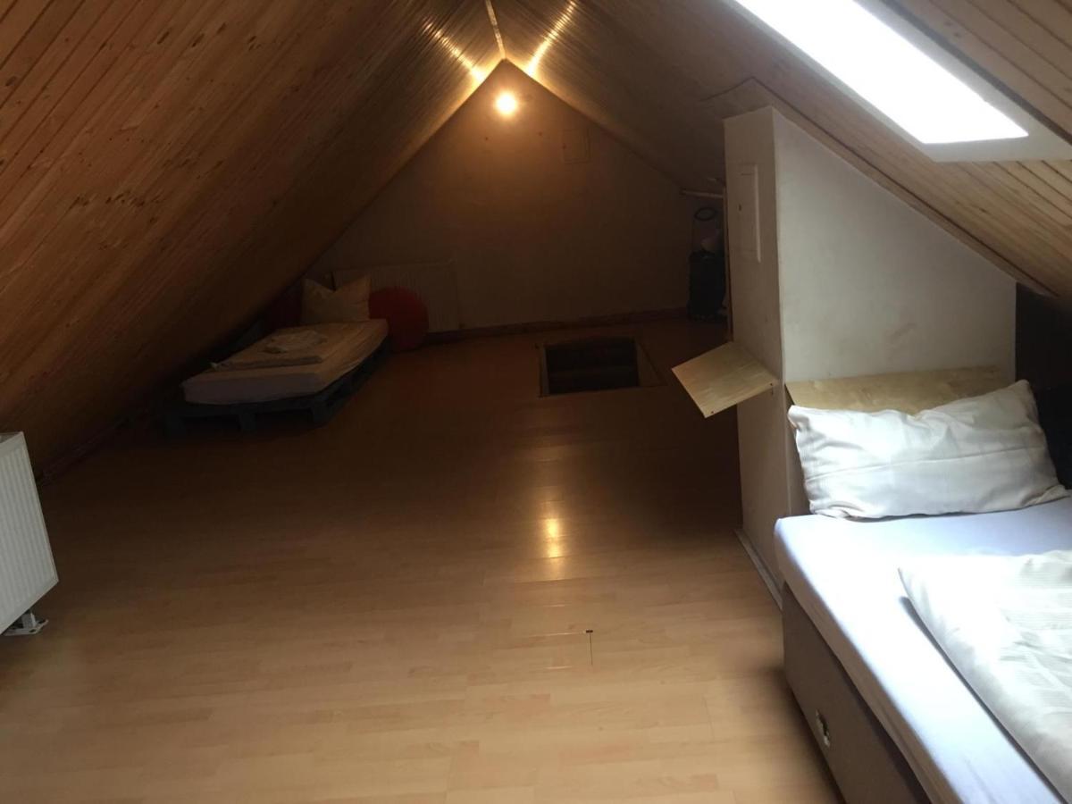 Zimmer Im Dachgeschoss Kaiserslautern Exterior photo