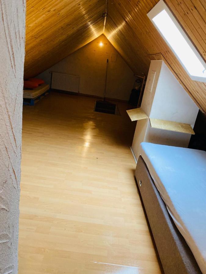 Zimmer Im Dachgeschoss Kaiserslautern Exterior photo