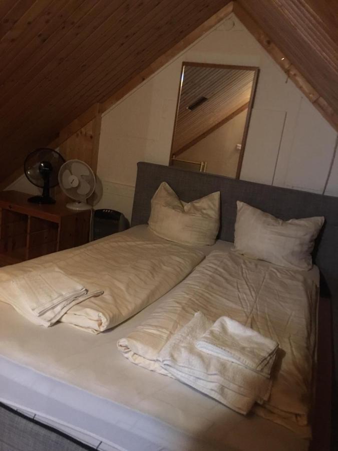Zimmer Im Dachgeschoss Kaiserslautern Exterior photo